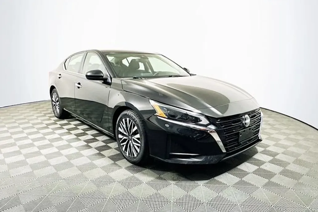 2023 Nissan Altima 2.5 SV photo 1