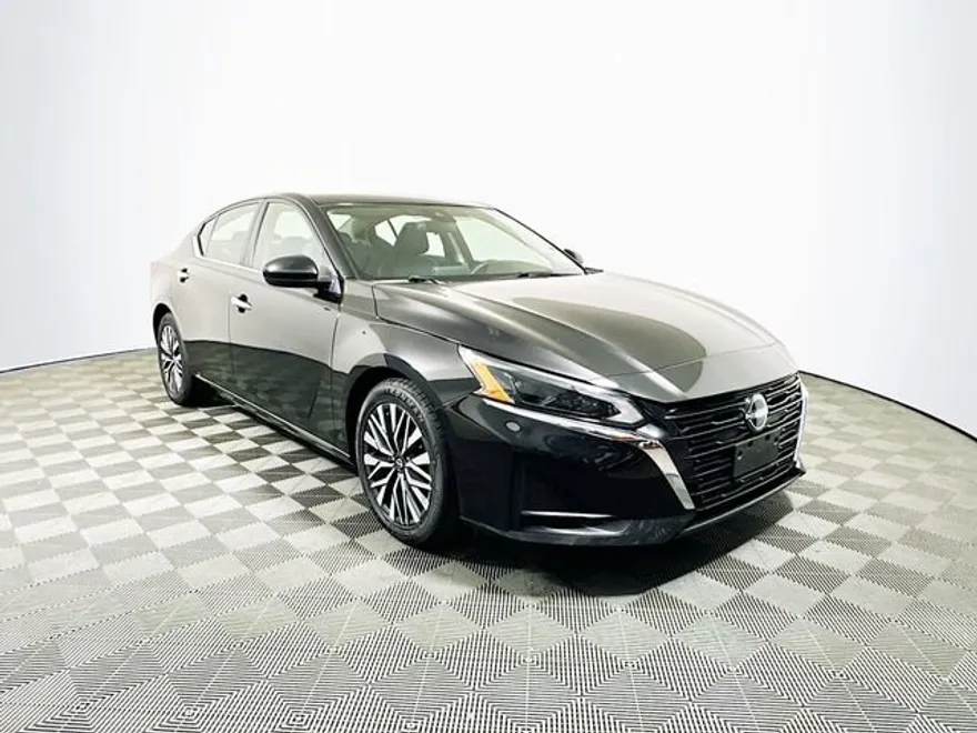 2023 Nissan Altima 2.5 SV photo 1