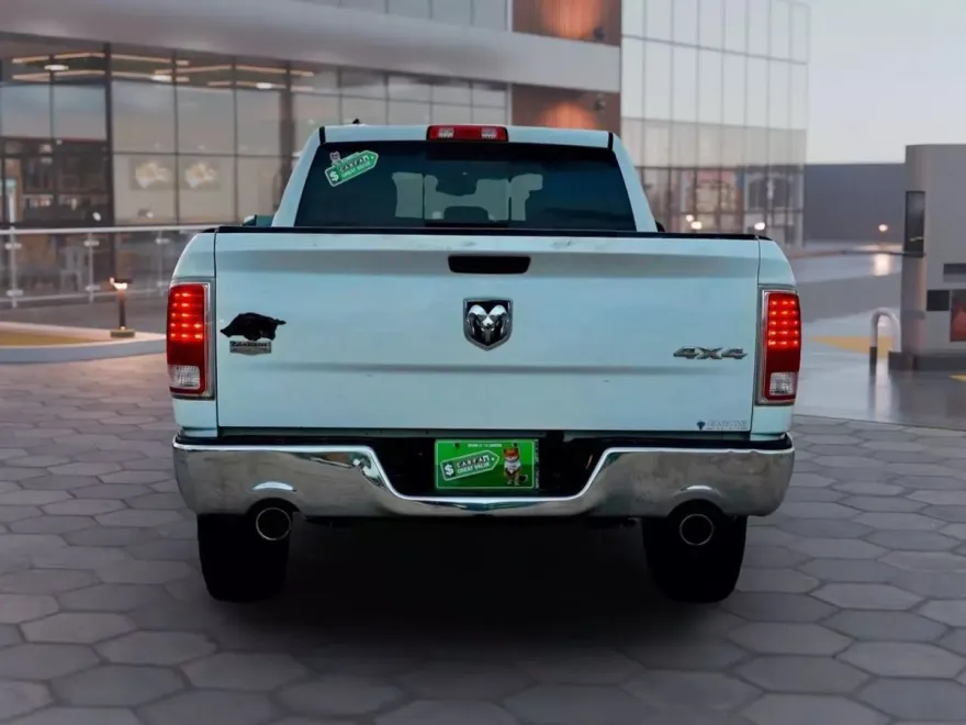 2014 Ram 1500 Laramie photo 4