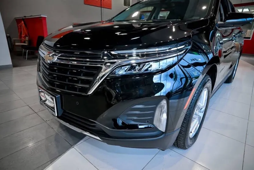 2022 Chevrolet Equinox LT photo 1