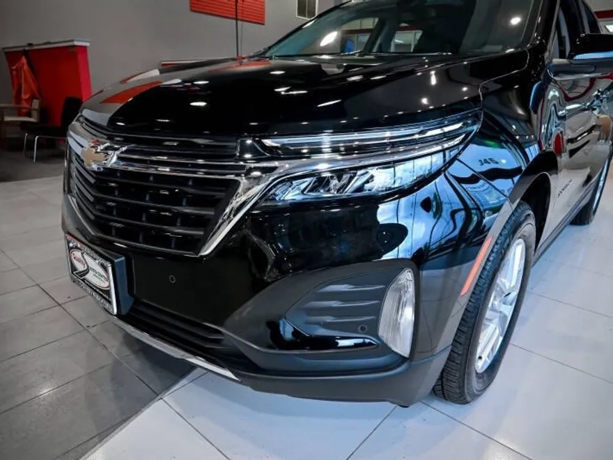 2022 Chevrolet Equinox LT photo 1