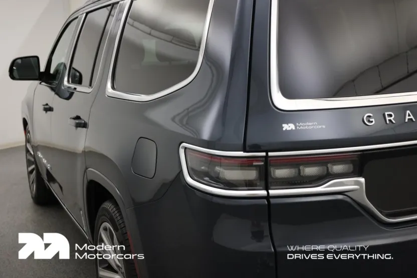 2023 Jeep Grand Wagoneer II photo 1