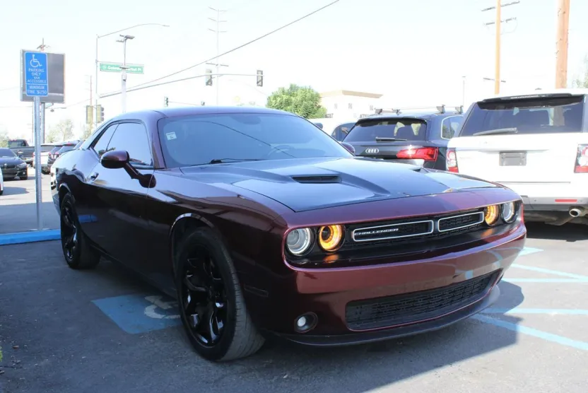 2018 Dodge Challenger SXT photo 1