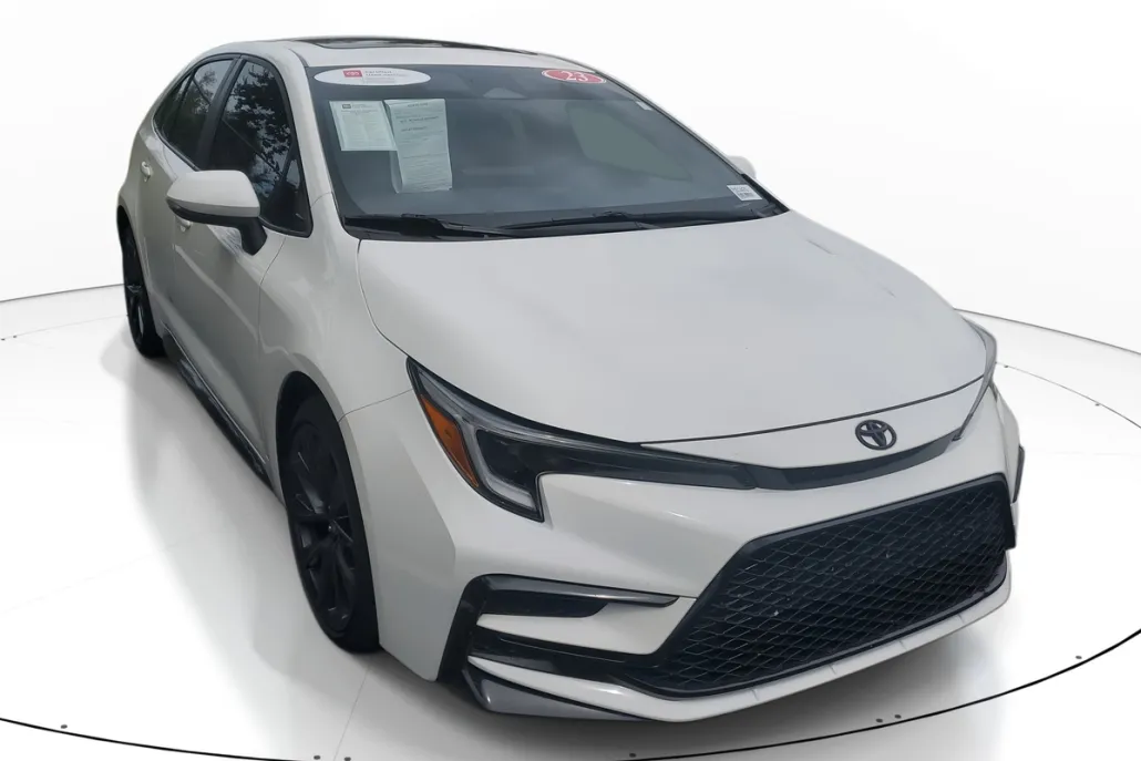 2023 Toyota Corolla SE photo 1
