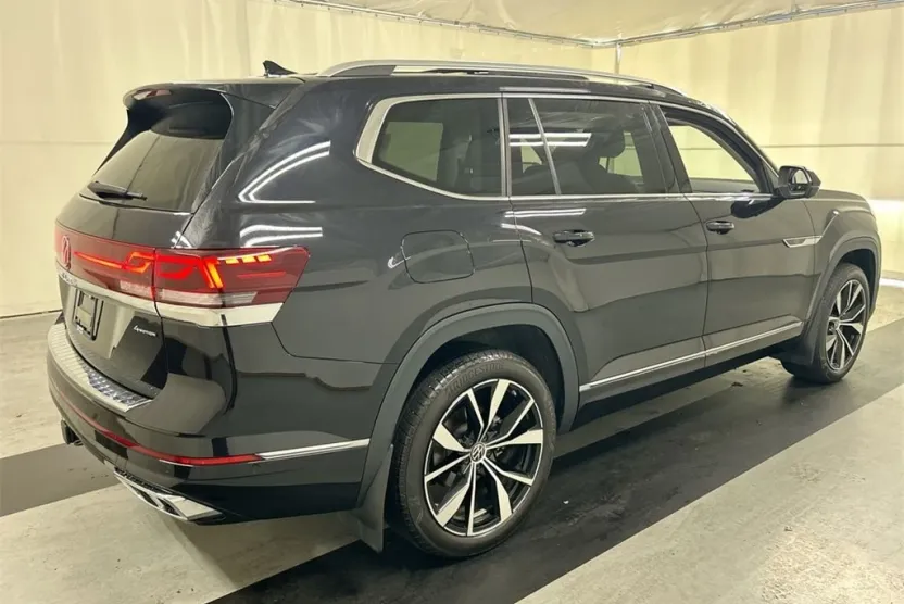 2024 Volkswagen Atlas SEL Premium R-Line photo 1