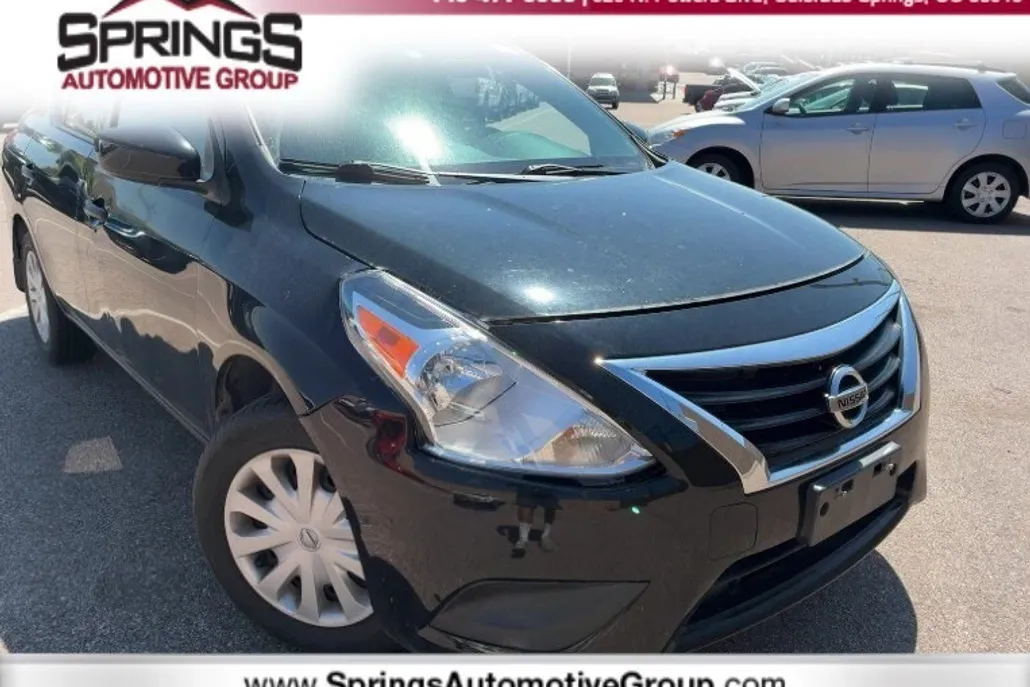 2018 Nissan Versa S photo 1