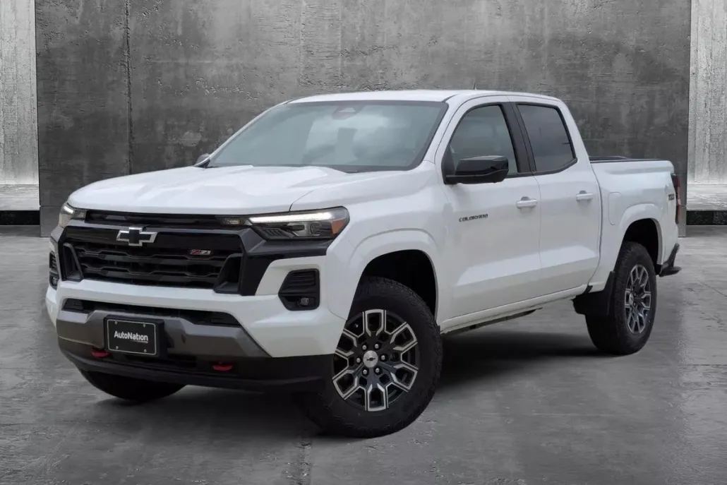 2025 Chevrolet Colorado Z71 photo 1
