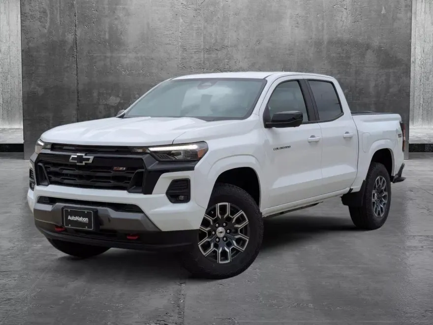 2025 Chevrolet Colorado Z71 photo 1