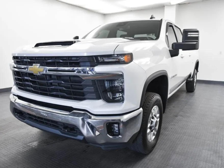 2024 Chevrolet Silverado 2500HD LT photo 1
