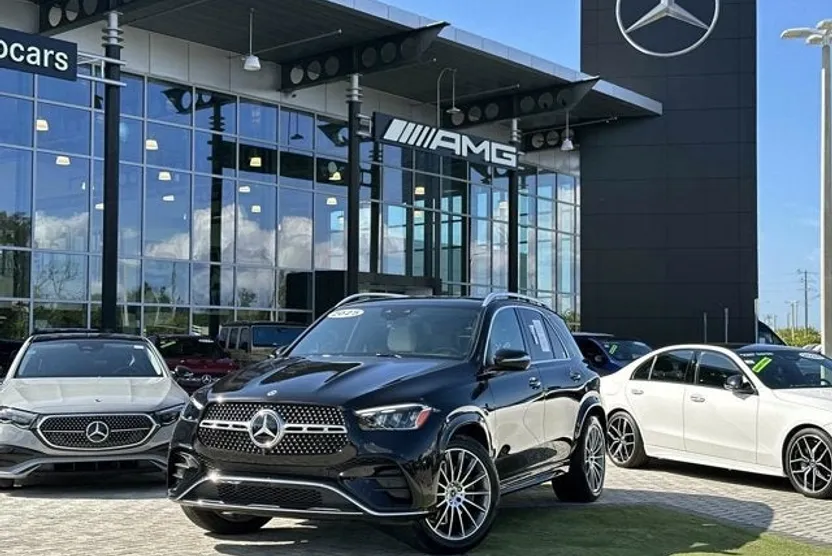 2025 Mercedes Benz GLE 450e photo 1