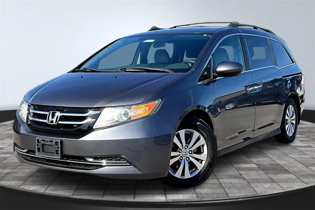 2017 Honda Odyssey SE photo 1