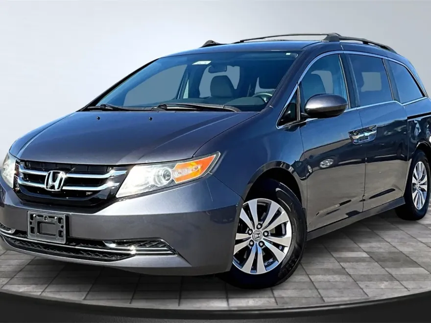 2017 Honda Odyssey SE photo 1