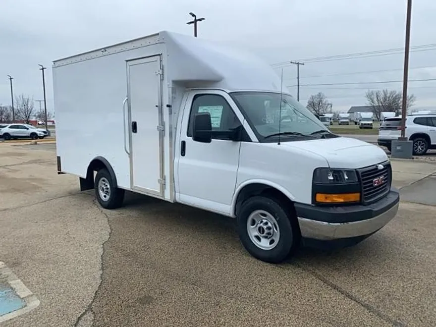 2024 Gmc Savana 3500 Cutaway photo 1