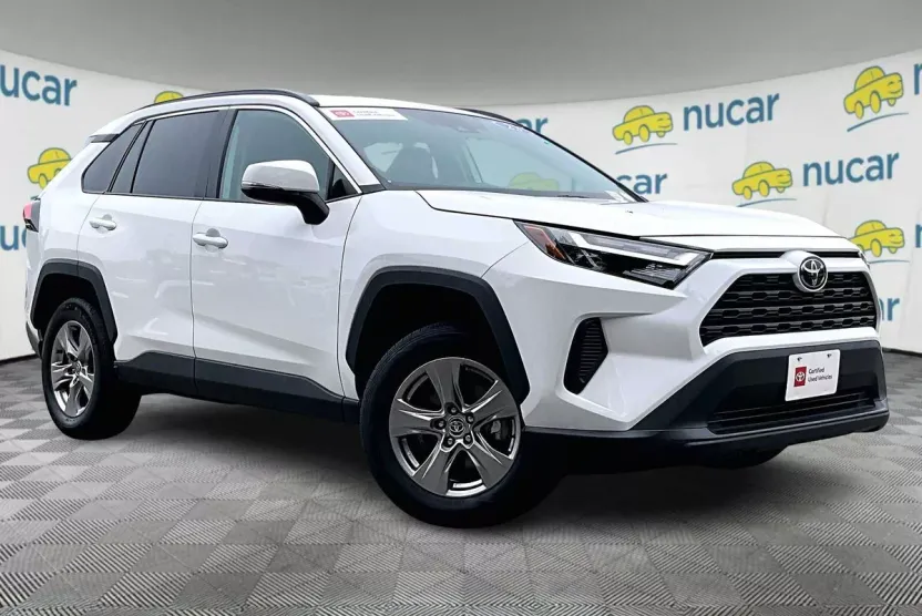 2023 Toyota RAV4 XLE photo 1