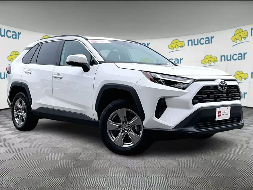 2023 Toyota RAV4 XLE photo 1