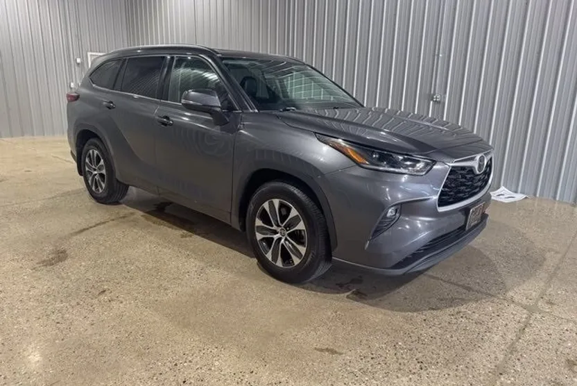 2021 Toyota Highlander XLE photo 1