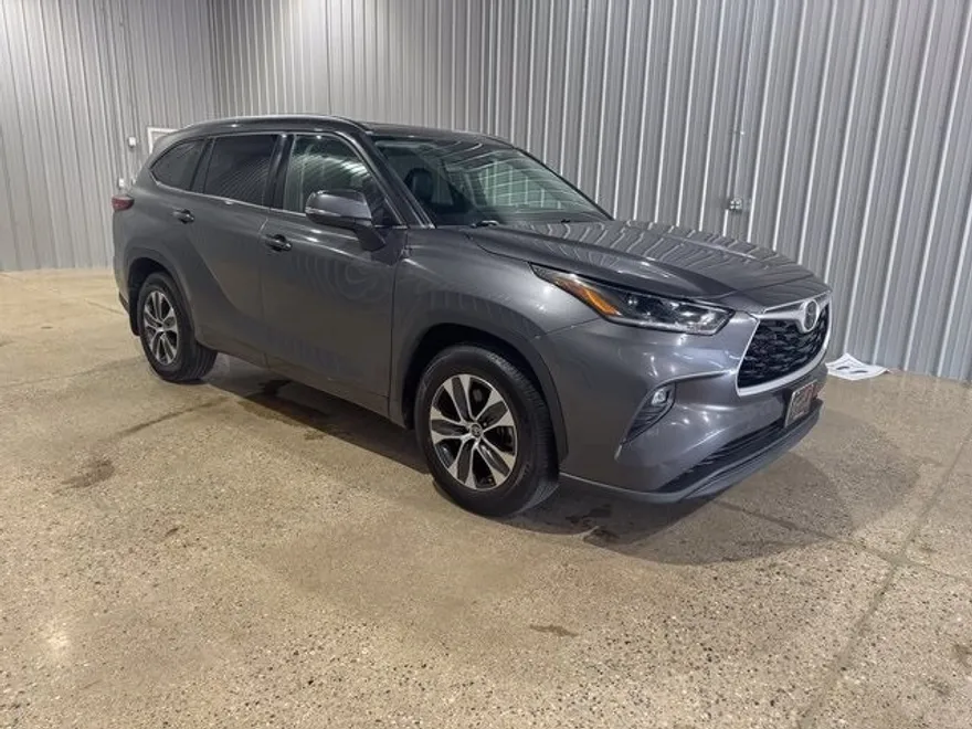 2021 Toyota Highlander XLE photo 1