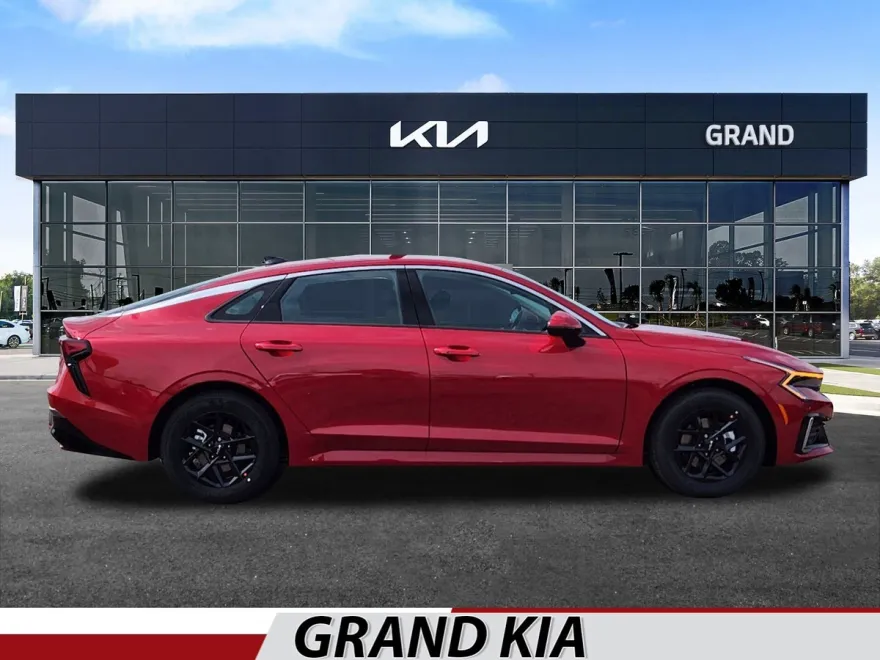 2025 Kia K5 LXS photo 1