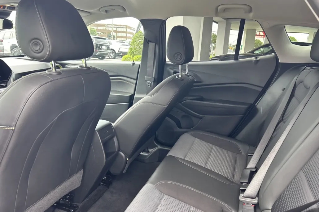 2024 Chevrolet Trax LT photo 1