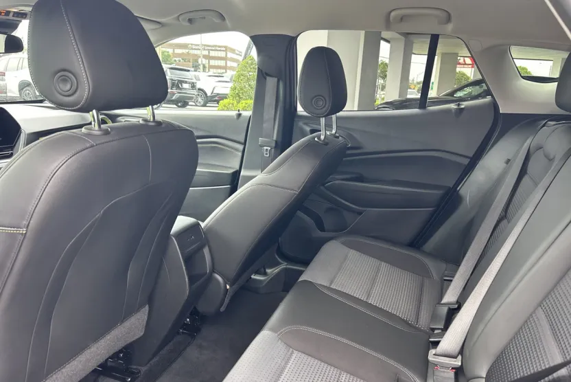 2024 Chevrolet Trax LT photo 1