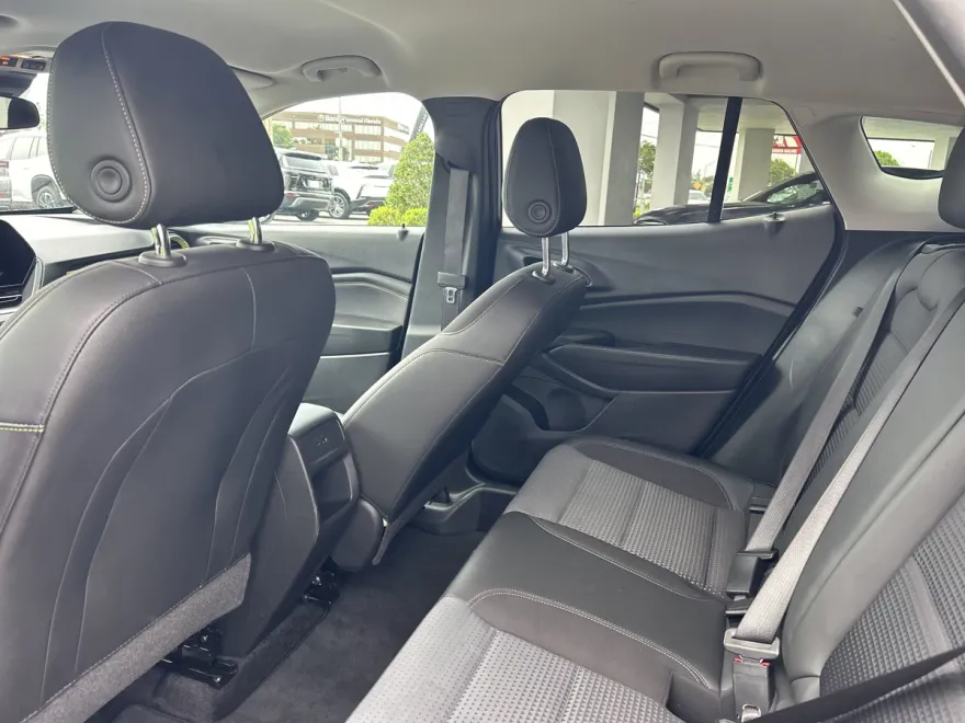 2024 Chevrolet Trax LT photo 1