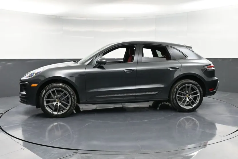 2025 Porsche Macan T photo 1