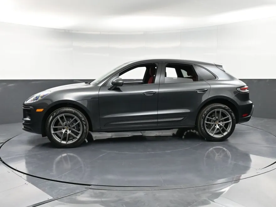 2025 Porsche Macan T photo 1