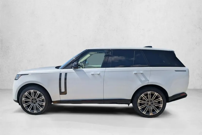 2023 Land Rover Range Rover SE photo 1
