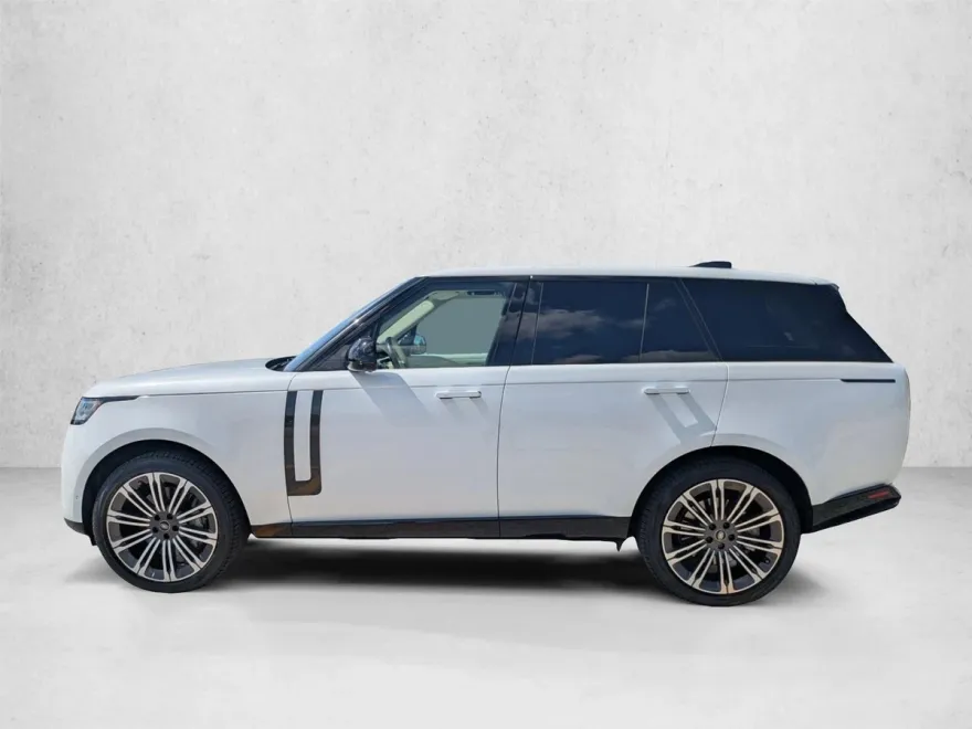 2023 Land Rover Range Rover SE photo 1