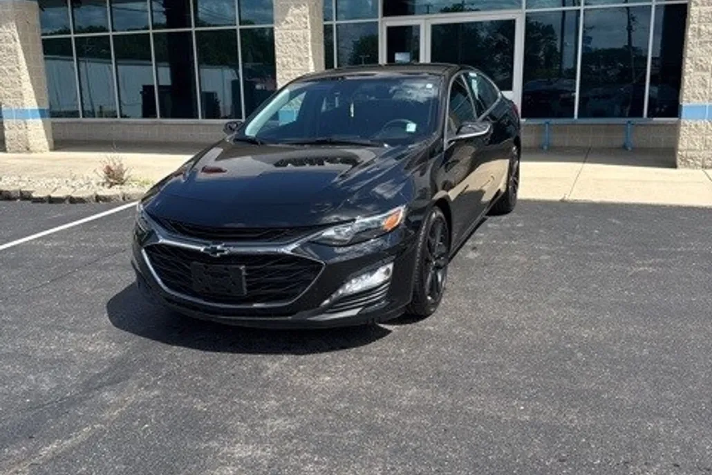 2024 Chevrolet Malibu 1LT photo 1