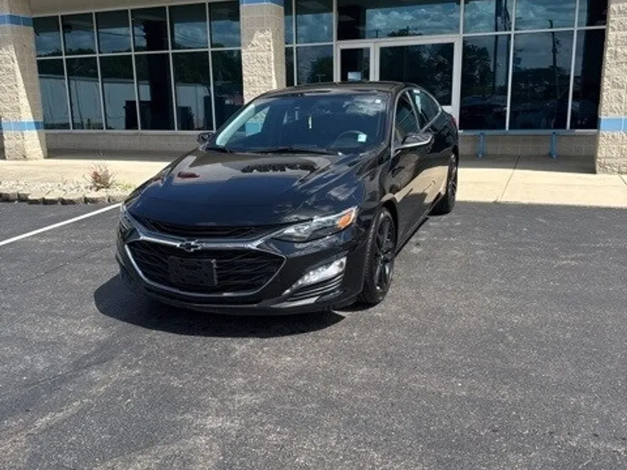 2024 Chevrolet Malibu 1LT photo 1