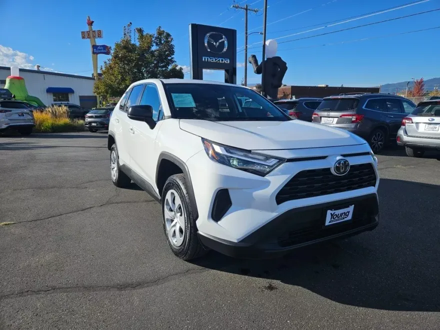 2024 Toyota RAV4 LE photo 1