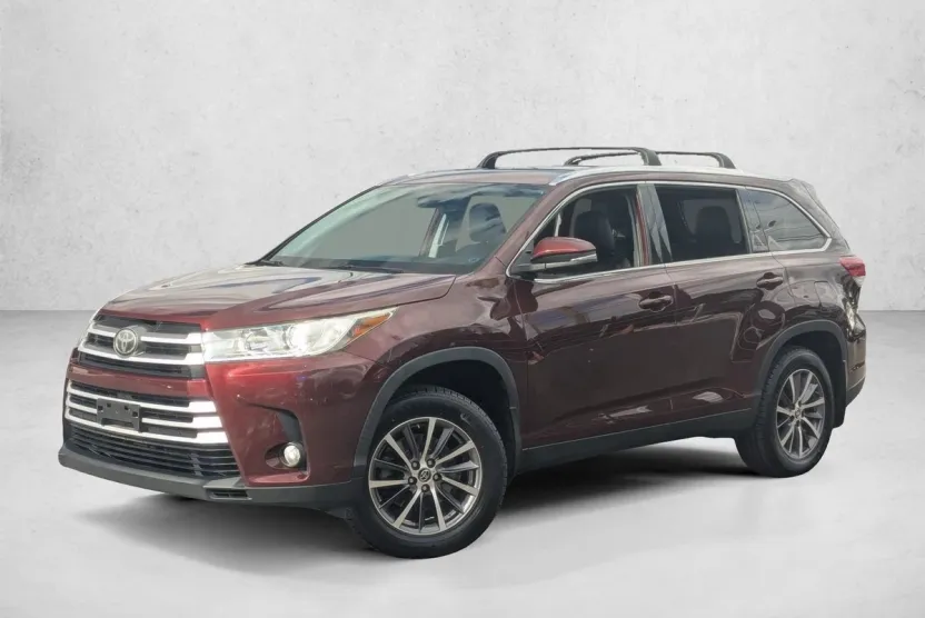 2019 Toyota Highlander XLE photo 1