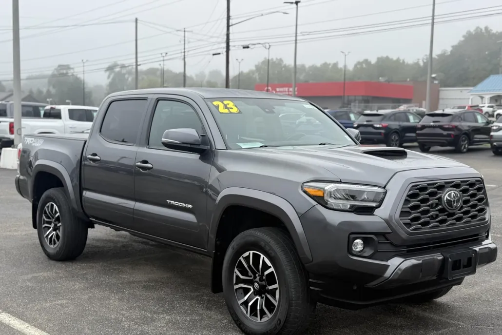 2023 Toyota Tacoma SR5 photo 1