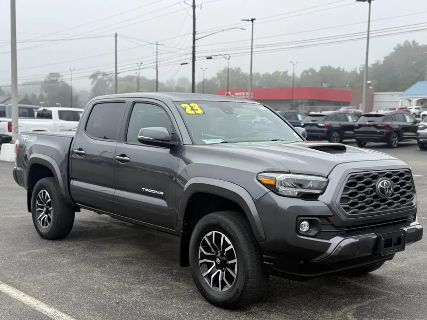 2023 Toyota Tacoma SR5 photo 1
