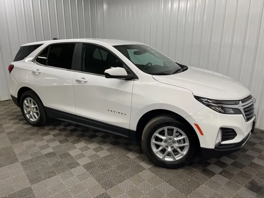 2022 Chevrolet Equinox LT photo 1