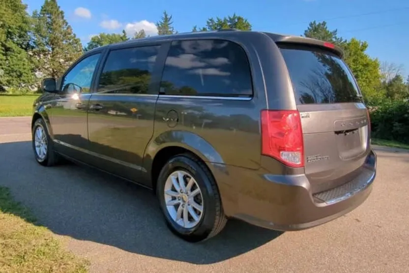2019 Dodge Grand Caravan SXT photo 1