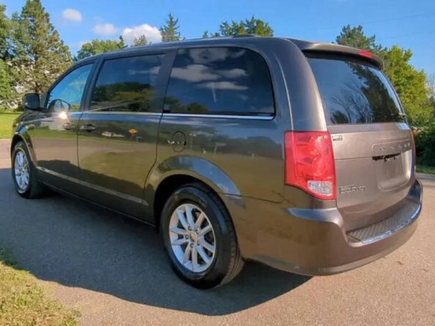 2019 Dodge Grand Caravan SXT photo 1