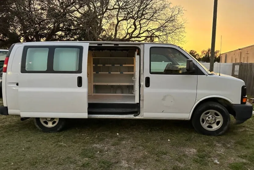 2003 Chevrolet Express Van photo 1