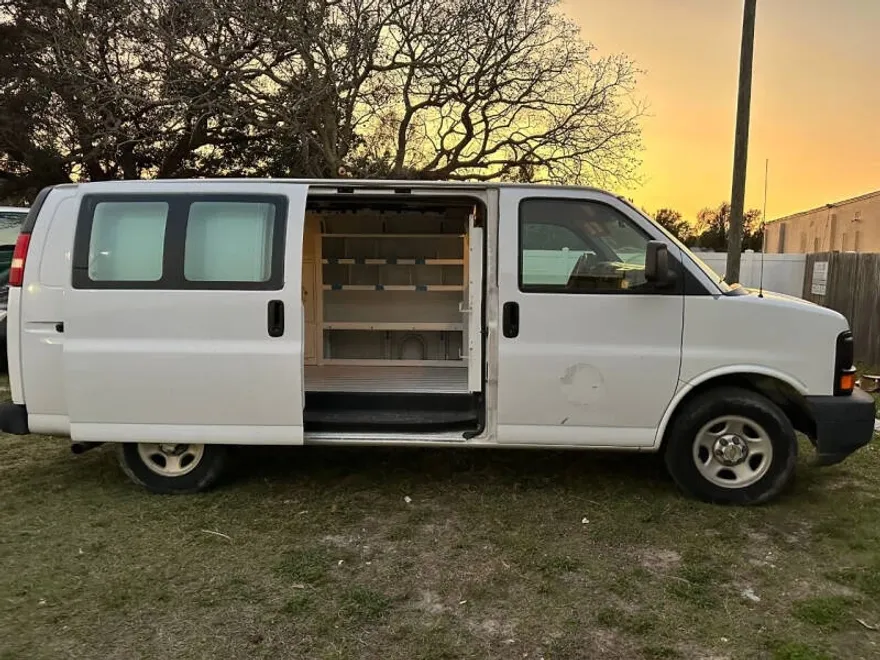 2003 Chevrolet Express Van photo 1