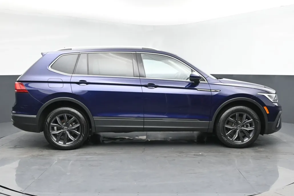 2023 Volkswagen Tiguan SE photo 1