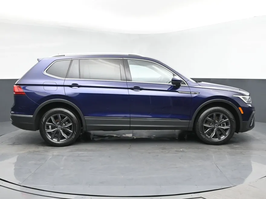 2023 Volkswagen Tiguan SE photo 1