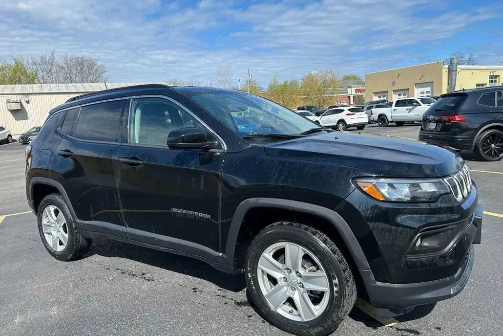 2022 Jeep Compass Latitude photo 1