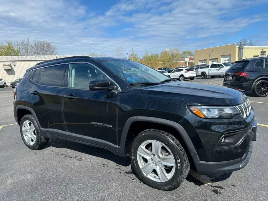 2022 Jeep Compass Latitude photo 1