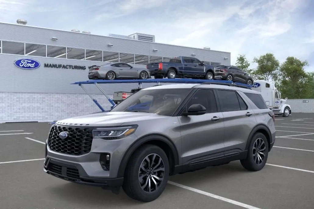 2025 Ford Explorer ST-Line photo 1