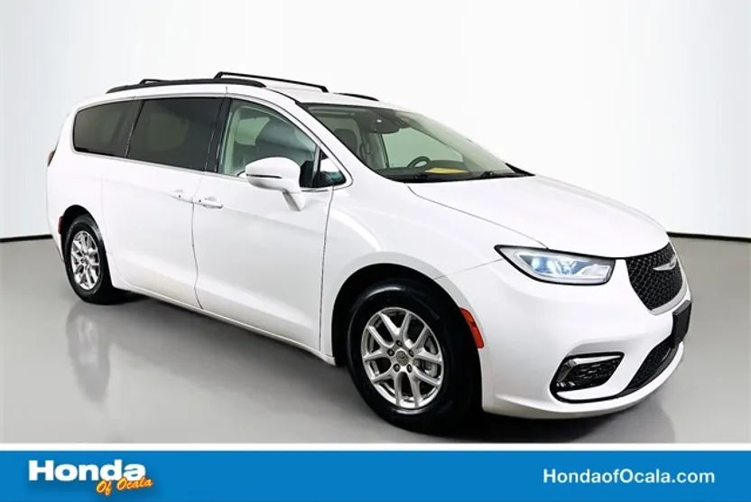 2022 Chrysler Pacifica Touring L photo 1
