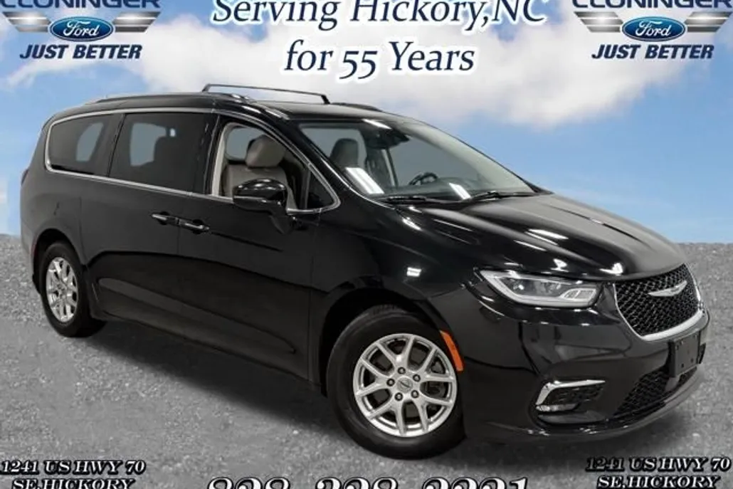 2021 Chrysler Pacifica Touring L photo 1