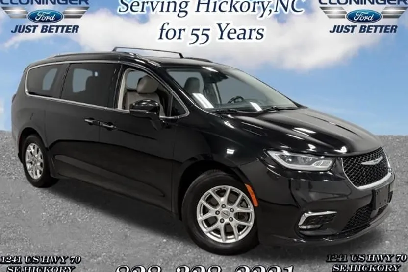 2021 Chrysler Pacifica Touring L photo 1