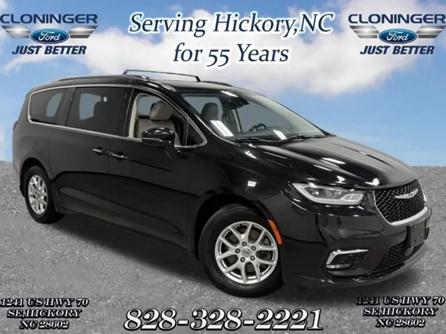 2021 Chrysler Pacifica Touring L photo 1