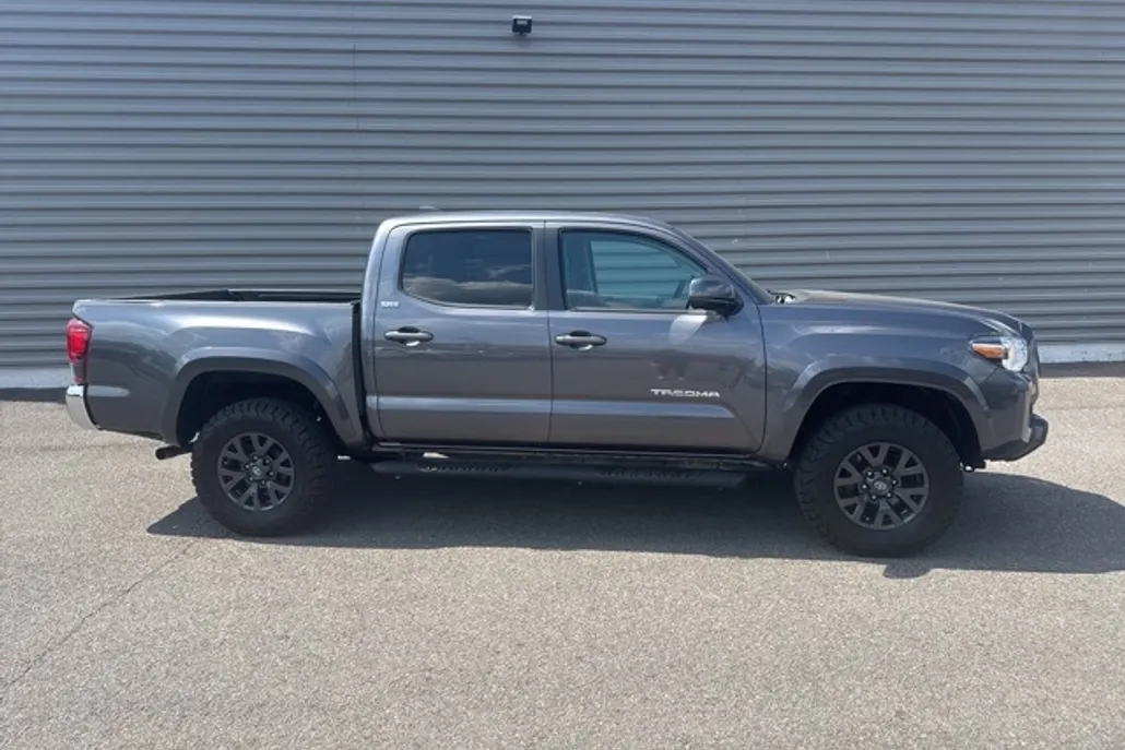 2021 Toyota Tacoma SR5 V6 photo 1